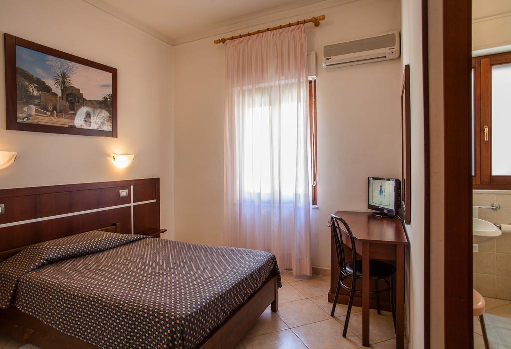 Hotel La Terrazza Cagliari Room photo